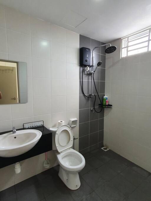 3Storey House 13Pax Family Suite Bayan Lepas Extérieur photo