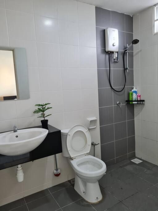 3Storey House 13Pax Family Suite Bayan Lepas Extérieur photo